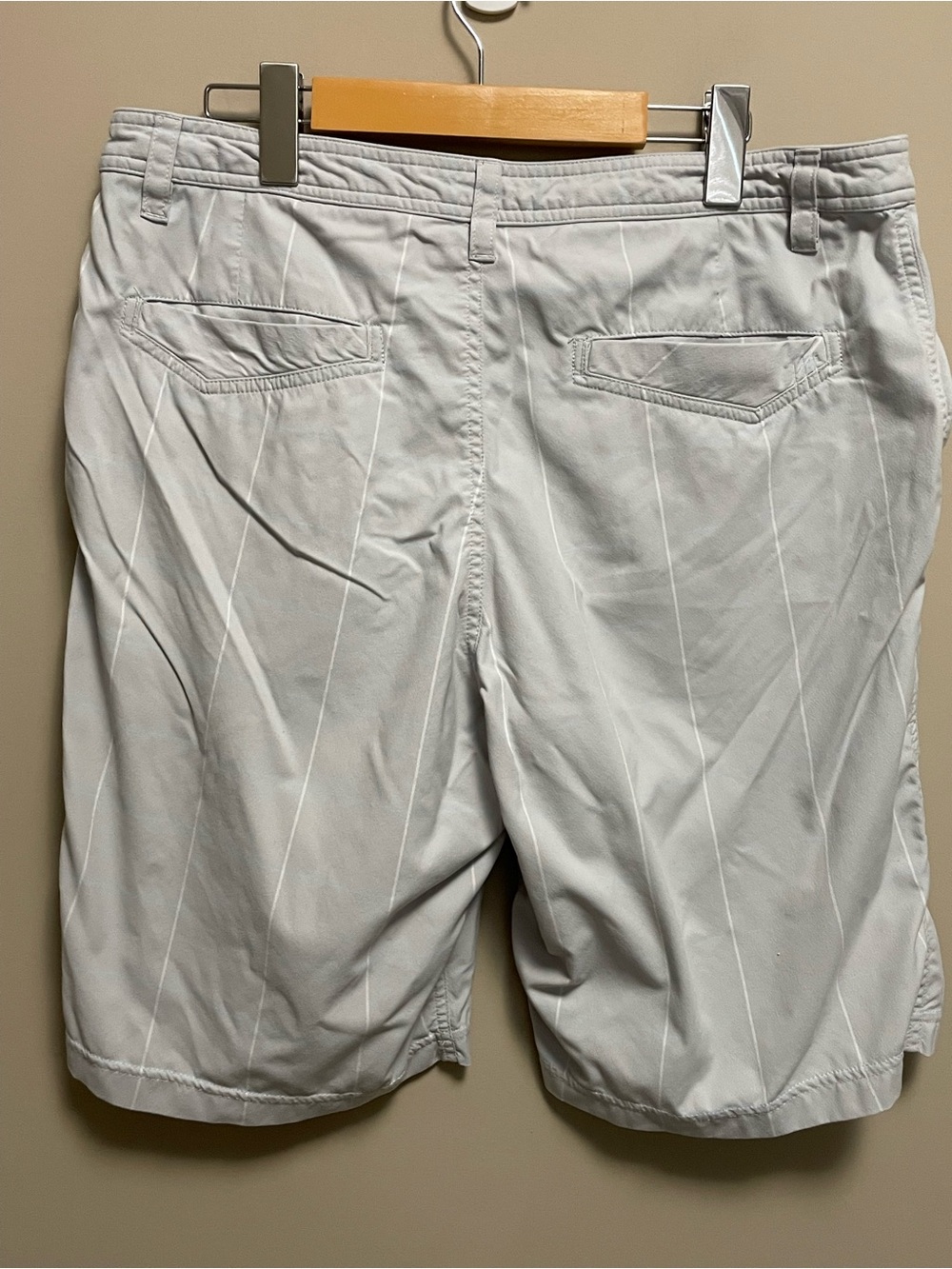 Lululemon Grey Front Flat Shorts Men’s 36 - Picture 6 of 11